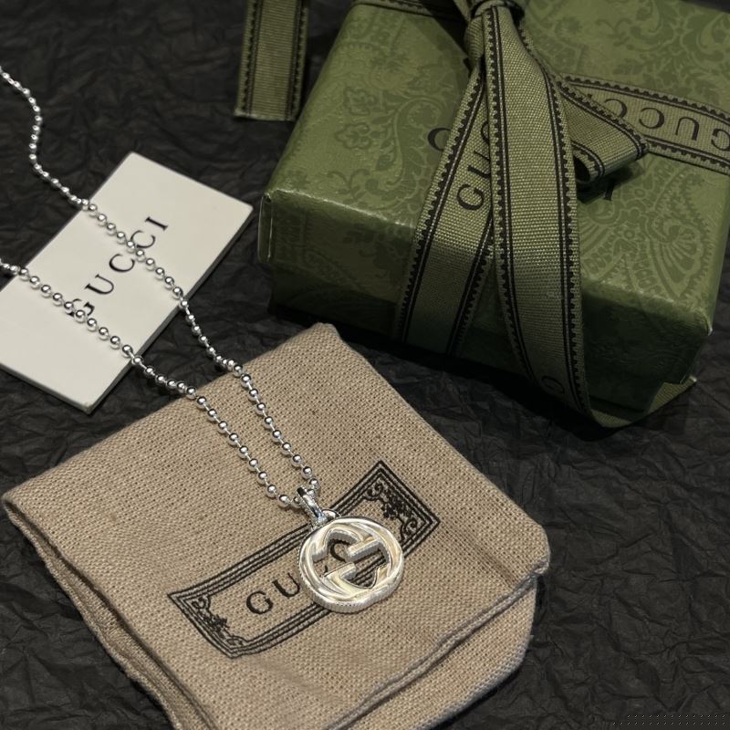 G*u*i necklaces